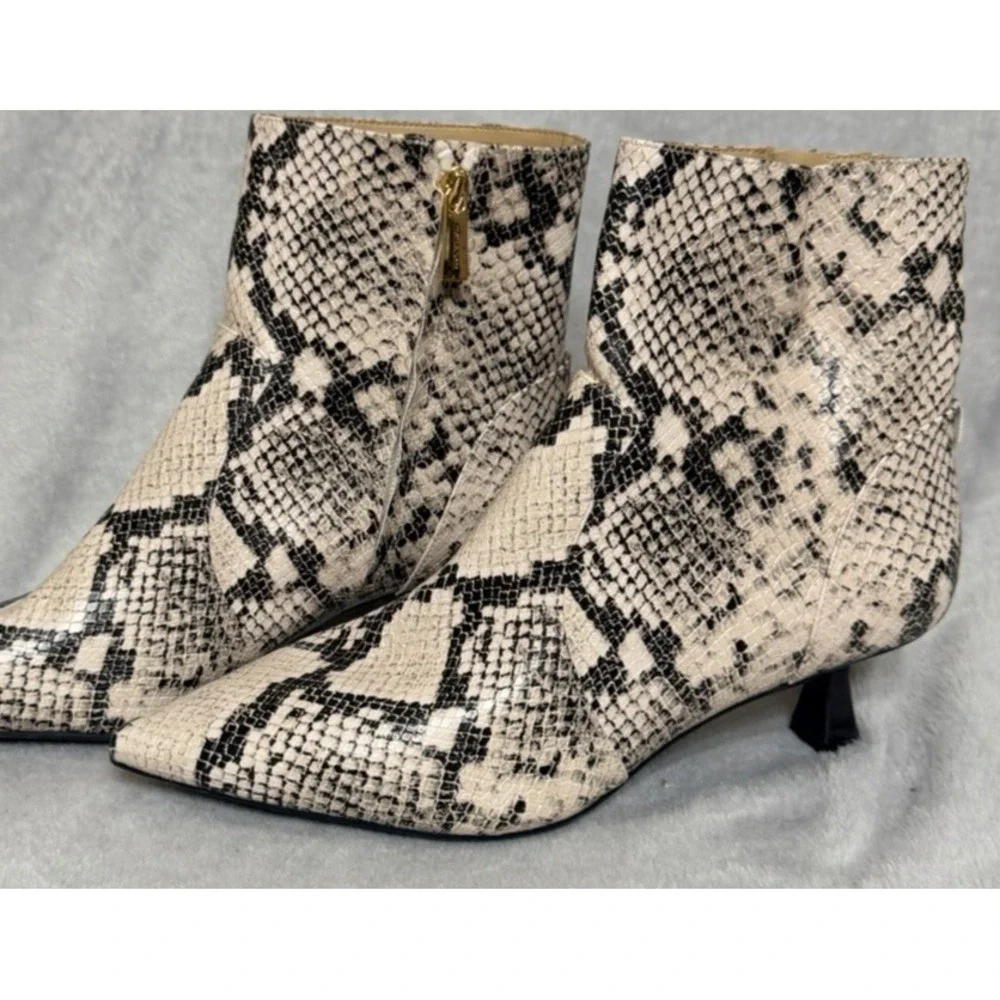 Michael Kors NEW Boots Bootie Snake Print Ankle Boots Kitten Heel SZ 9.5 Black - Picture 2 of 11